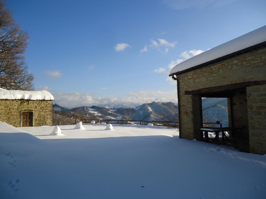 Agriturismo I Monti Di Salecchio パラッツオーロ・スル・セーニオ エクステリア 写真