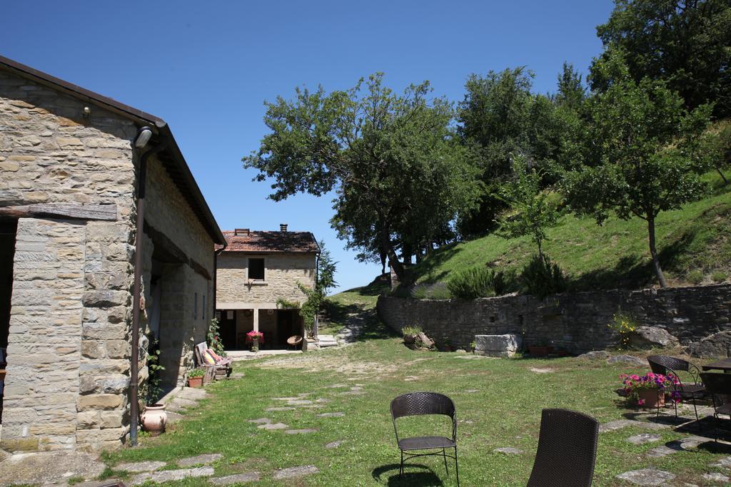 Agriturismo I Monti Di Salecchio パラッツオーロ・スル・セーニオ エクステリア 写真