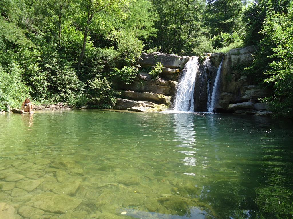 Agriturismo I Monti Di Salecchio パラッツオーロ・スル・セーニオ エクステリア 写真