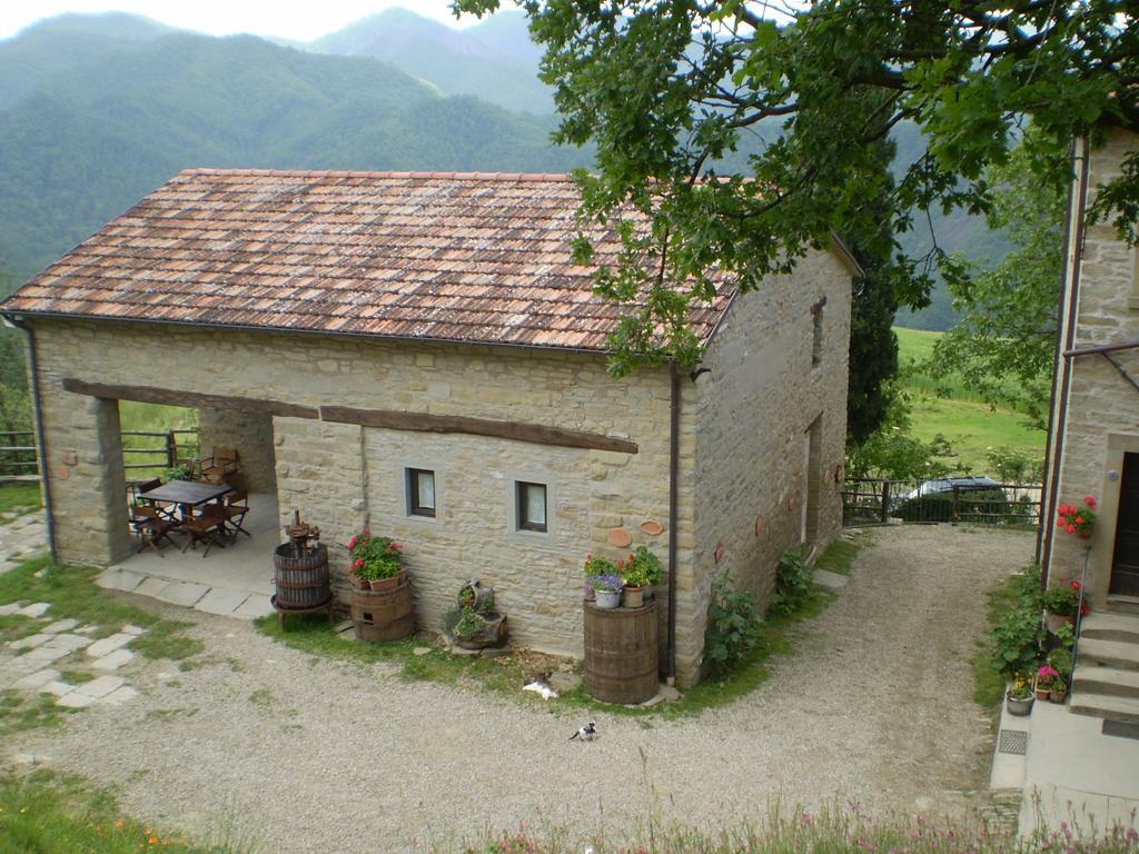 Agriturismo I Monti Di Salecchio パラッツオーロ・スル・セーニオ エクステリア 写真